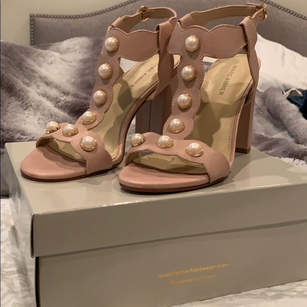 NEVER WORN Marc Fisher Kaylee Sandal